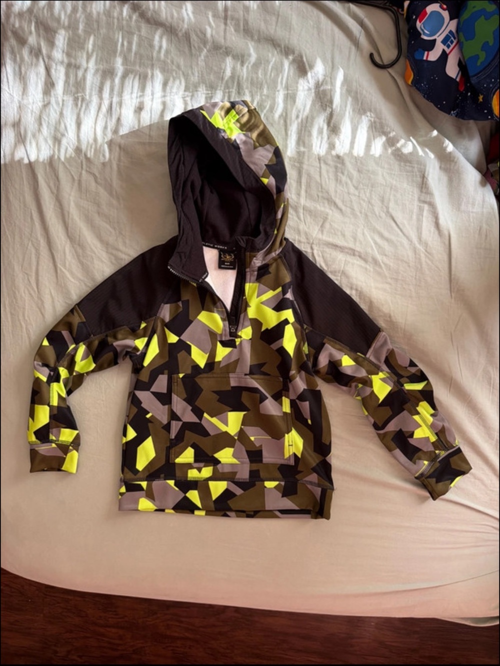 Athletic Works Neon Green Brown Camo Half-Zip Hoodie